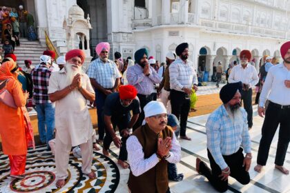 KAP Sinha IAS paid obeisance at Darbar Sahib